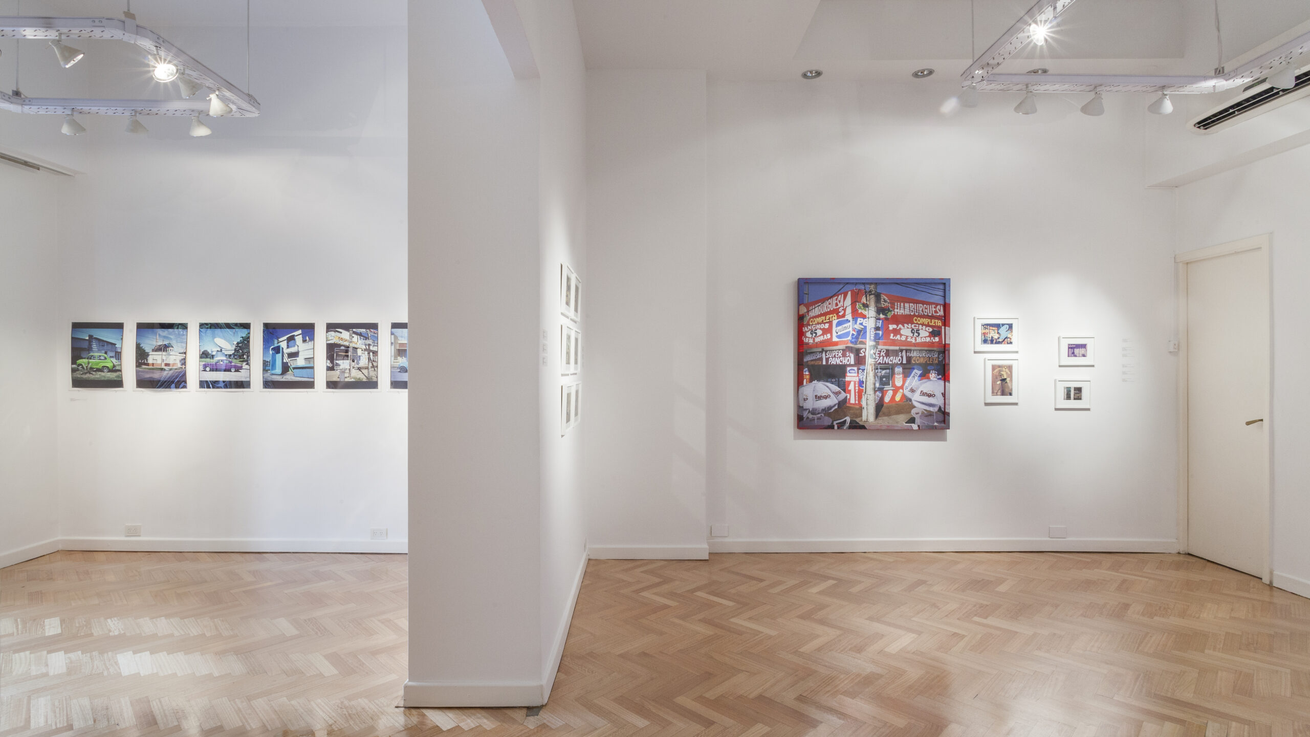 Rolf, Contradicciones urbanas, López y De Zuviría, fotos sala, ph Javier Agustín Rojas 2